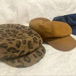 4 beret hats in perfect condition